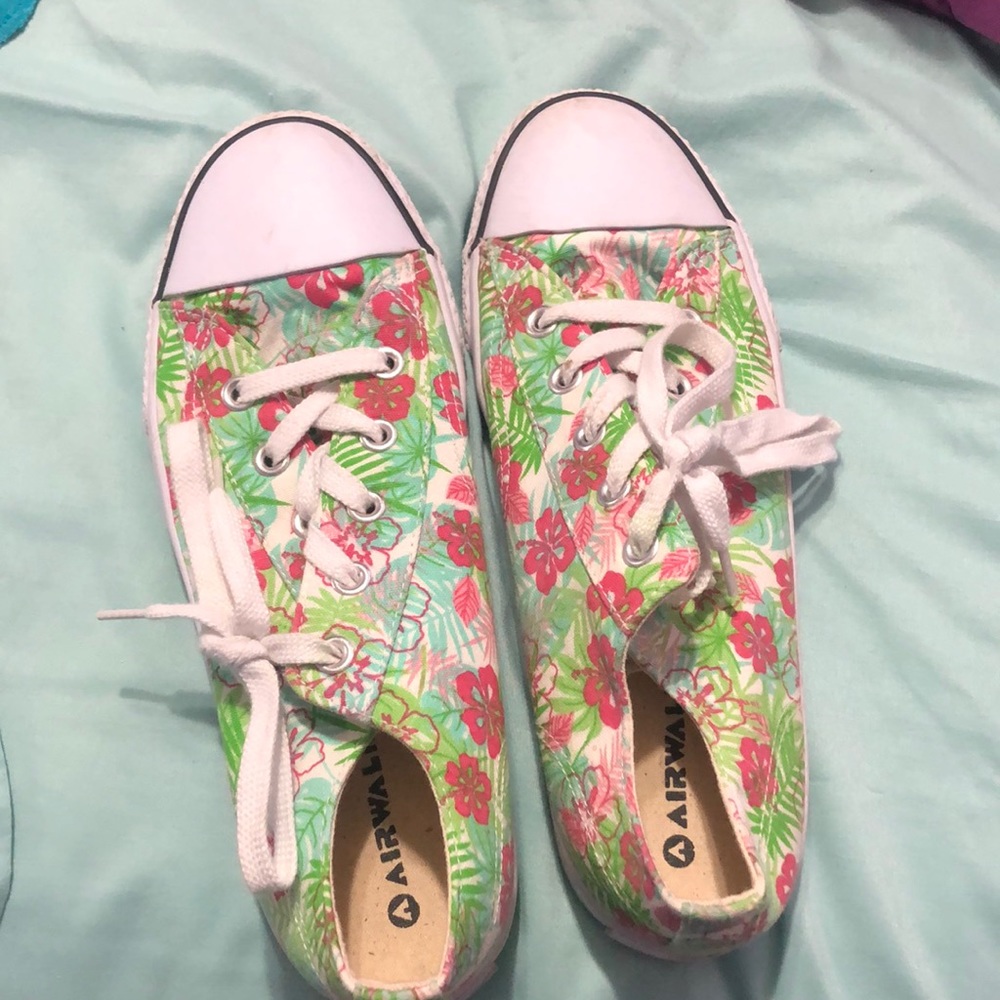 These are basically off brand converses BUT are very very comfortable!